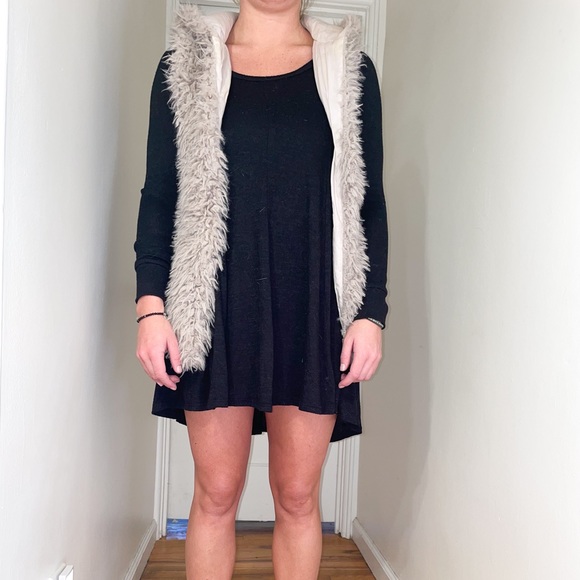 Faux Fur Vest - Picture 2 of 7